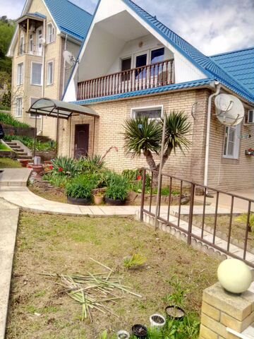 Дом 200 м² на участке 5 сот.