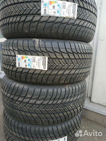Bridgestone Blizzak LM-001 285/45 R21 113V
