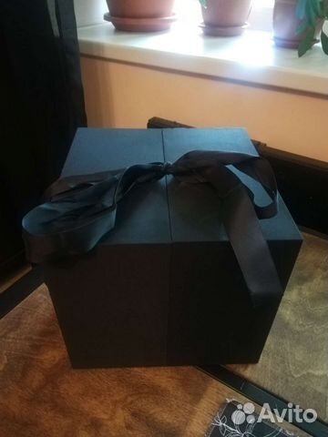 Подарочная коробка