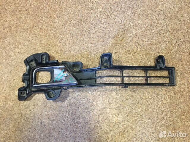 Решетка пер бампера правая Toyota Land Cruiser 200