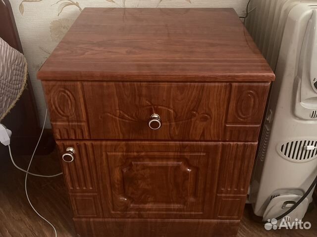 Тумбочка прикроватная