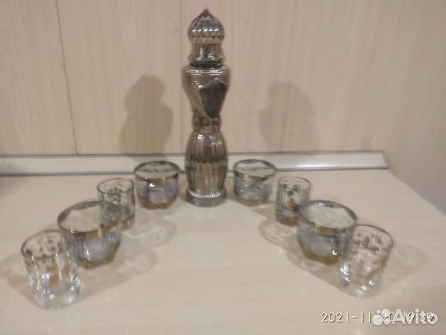 Бутылка со стопками