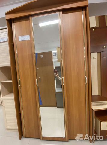 Шкаф 3-х створчатый для белья и одежды с зеркалом