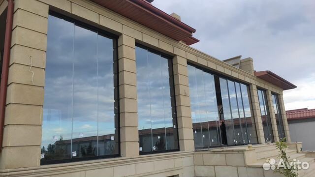 Раздвижное безрамное остекление