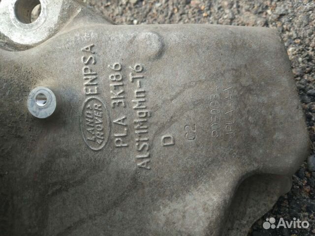 Кулак поворотный передний левый Land Rover