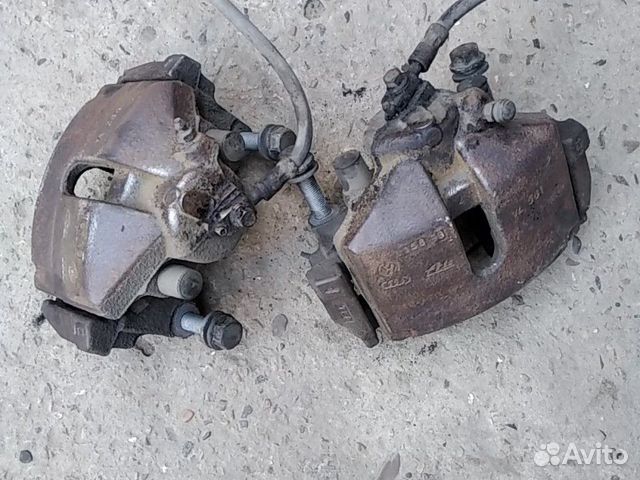 Суппорт передний правый на VW Passat B6