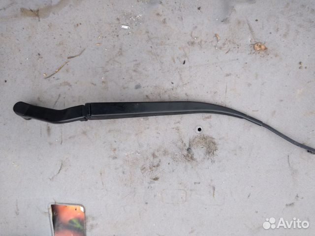 Поводок дворников правый Mitsubishi Outlander 3