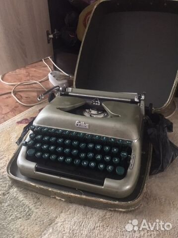 Печатная пишущая машинка Erika
