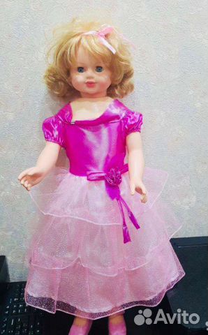 Кукла ходит за ручку