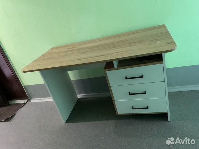 Стол компьютерный новый