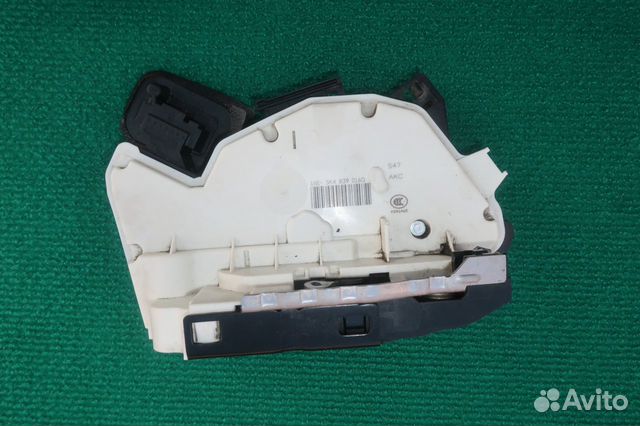 Замок двери задней правой VW Golf 7