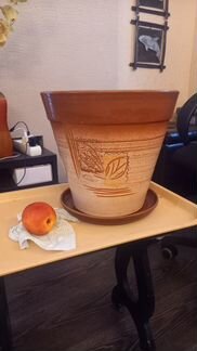 Большой цветочный горшок