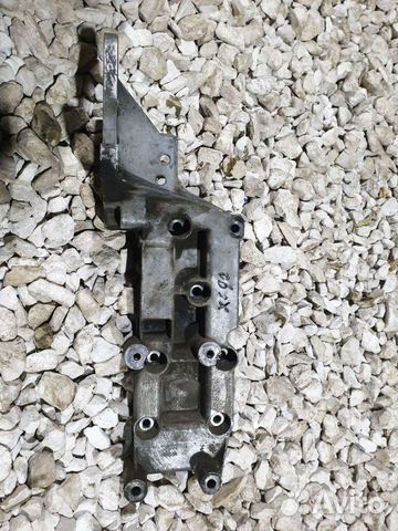 Кронштейн генератора Volvo XC90 Вольво