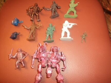 Фигурки пласмассовые