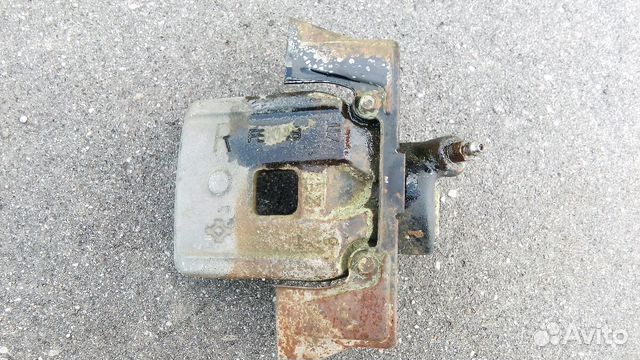 Тойота ленд крузер 100.Супорт зад.правый