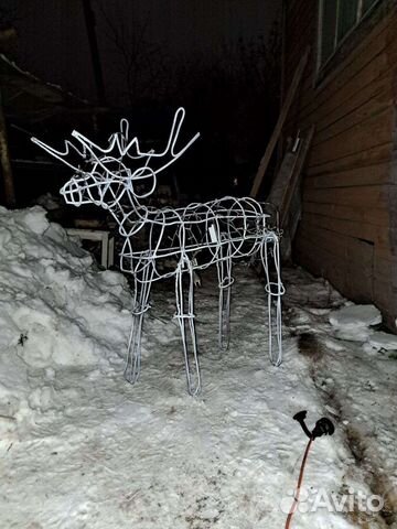 Новогодний олень из проволоки с гирляндой