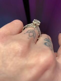 Кольцо из белого золота с бриллиантами