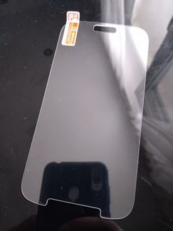 Защитное стекло (не пластик)