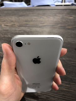 Телефон iPhone 8