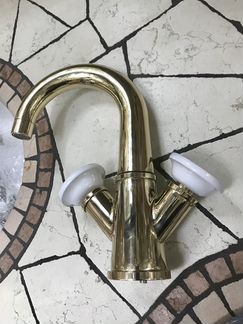 Двухвентильный смеситель для раковины Dornbracht B