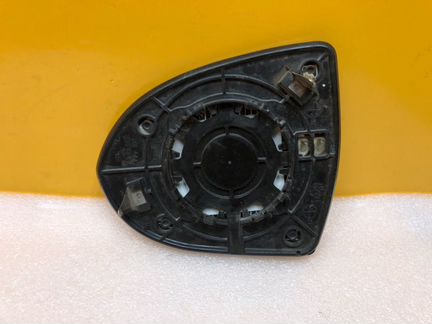 Зеркальный элемент правый Kia Sportage 3 2010-2016