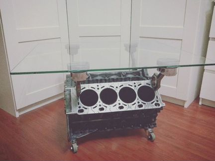 Стол из блока V8 от BMW