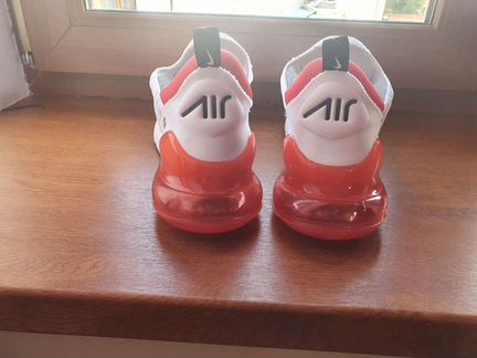 Продаю кроссовки Air max 270