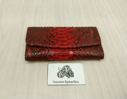 Кошелек женский из натуральной кожи питона красный
