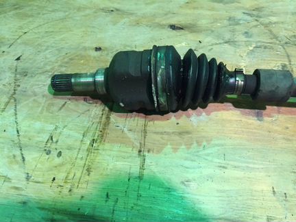 Приводной вал передний левый Chrysler Voyager 4