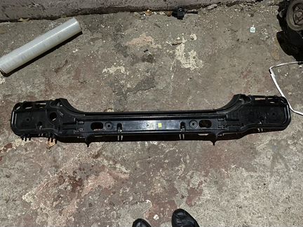 Среднее крепление заднего бампера BMW E60