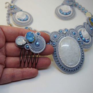 Изысканный комплект украшений Серьги+колье+гребень