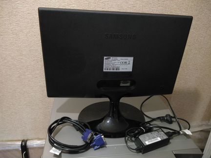 Монитор Samsung LS19C300N