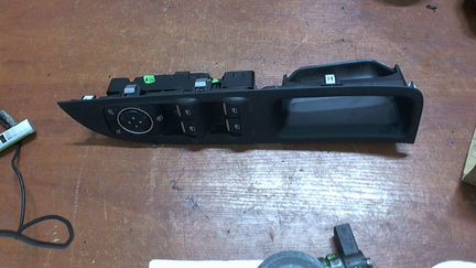 Кнопка (выключатель), Стеклоподъемника (блок кнопо