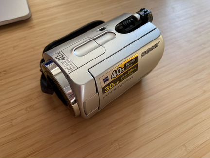 Видеокамера Sony DSR-SR42