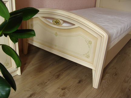 Продам кровать с матрасом в стиле прованс