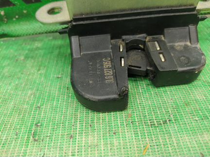 Замок багажника Skoda Yeti 2009