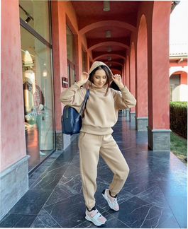 Спортивный костюм с капюшоном