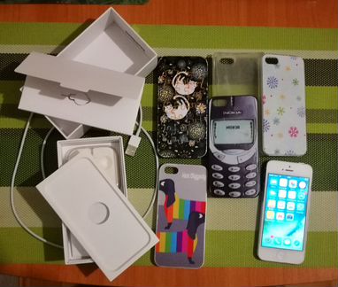 iPhone 5, 16Гб. и 5 чехлов к нему
