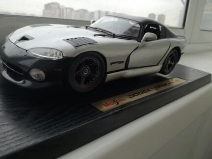 Dodge viper gts 1:18 Maisto