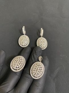 Комплект из золота с бриллиантами