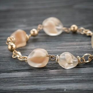 Нежный браслет из агатов