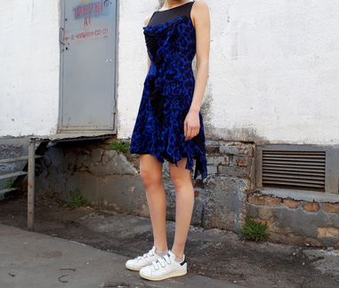 Платье черное с синим принтом леопард karen millen