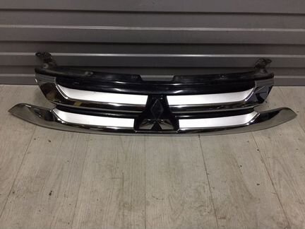 Решетка радиатора Mitsubishi Outlander
