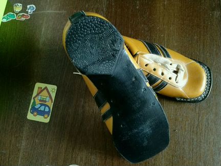 Лыжные ботинки времен СССР