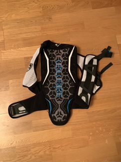 Solomon flexcell защита для зимних видов спорта