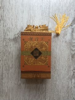 Подарочная коробка