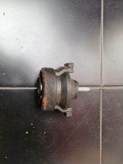 Подушка двигателя 21815-1C220