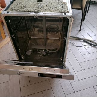 Посудомоечная машина Electrolux