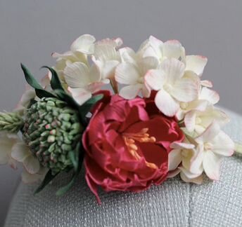 Ободок для волос с цветами из полимерной глины