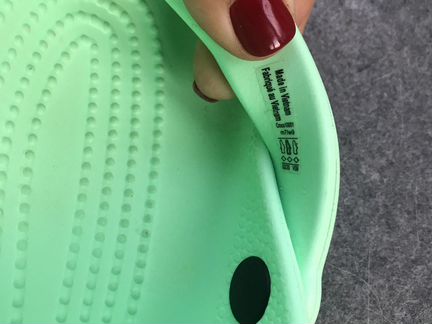 Кроксы ориг Crocs m7w9 электрик ментол